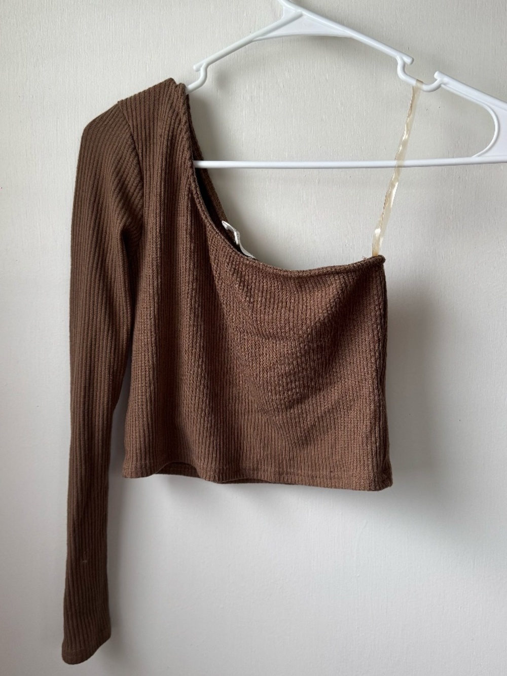 Small knit brown one shoulder long sleeve top